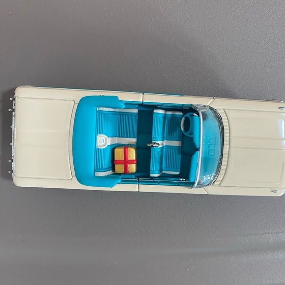 Hallmark Keepsake Christmas Ornament 1961 Chevrolet Impala - Picture 3 of 3